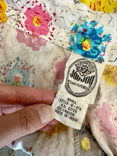 Load image into Gallery viewer, 80s-90s High Waist Rainbow Floral Quilt Pattern Shorts