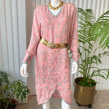 Load image into Gallery viewer, 1970s-80s Gold Elastic Fish Scale Belt with Medallion Hook Buckle