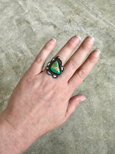 Load image into Gallery viewer, Vintage Native American Navajo Green Turquoise Ring