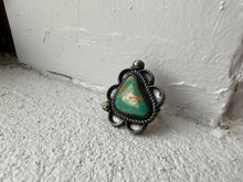 Load image into Gallery viewer, Vintage Native American Navajo Green Turquoise Ring