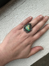 Load image into Gallery viewer, Vintage Native American Navajo Green Turquoise Ring