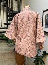 Load image into Gallery viewer, Beautiful Vintage Short Kimono