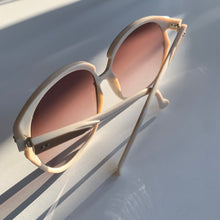 Load image into Gallery viewer, 1970s Oversized Ecru Sunnies
