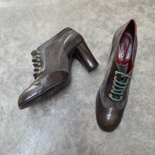 Load image into Gallery viewer, Vintage Italian Olive Brown Leather & Suede Stack Heeled Oxfords