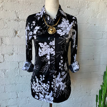 Load image into Gallery viewer, 1970s Black & White Floral Blouse