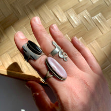 Load image into Gallery viewer, 1970s Pink Mother of Pearl Alpaca Ring