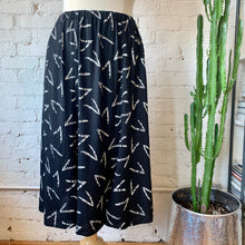 Load image into Gallery viewer, 1980s Black Linen Midi Skirt With White Abstract "V" Print