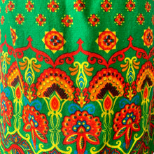 Load image into Gallery viewer, 1970s Kelly Green Paisley Shift Dress / Tunic
