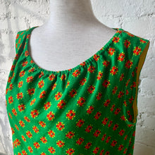 Load image into Gallery viewer, 1970s Kelly Green Paisley Shift Dress / Tunic