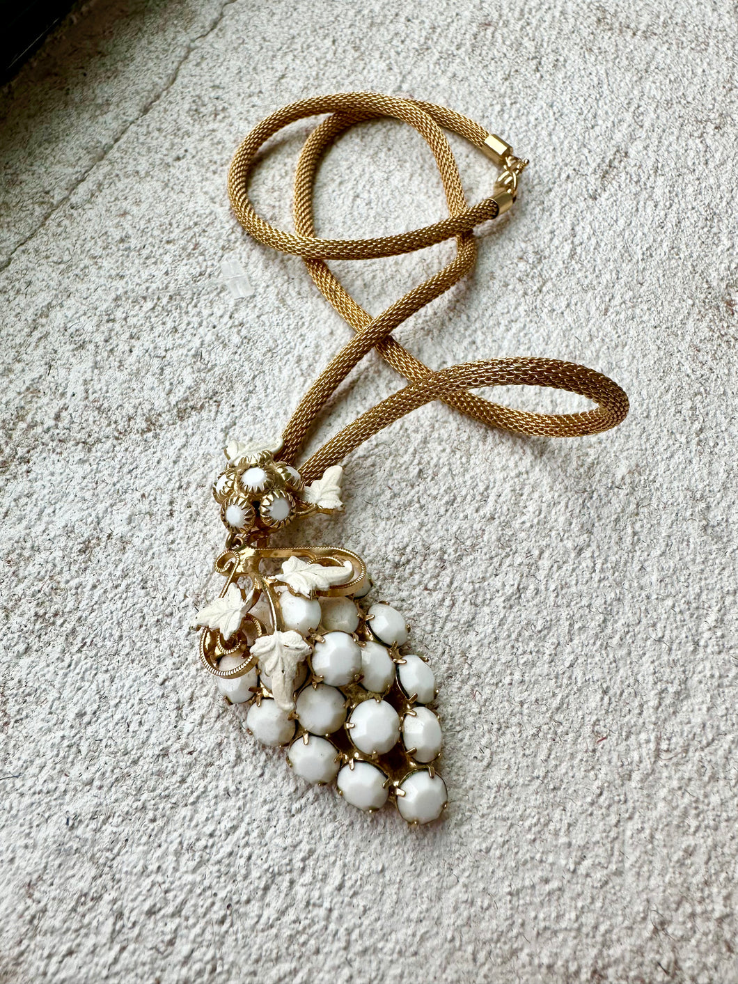 1950s-60s Milk Glass Grapes With Gold Mesh Chain Necklace