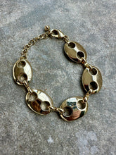 Load image into Gallery viewer, 1980s-90s Gold Chunky Mariner Pig Nose Chain Bracelet

