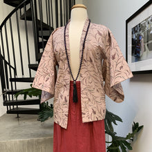 Load image into Gallery viewer, Beautiful Vintage Short Kimono

