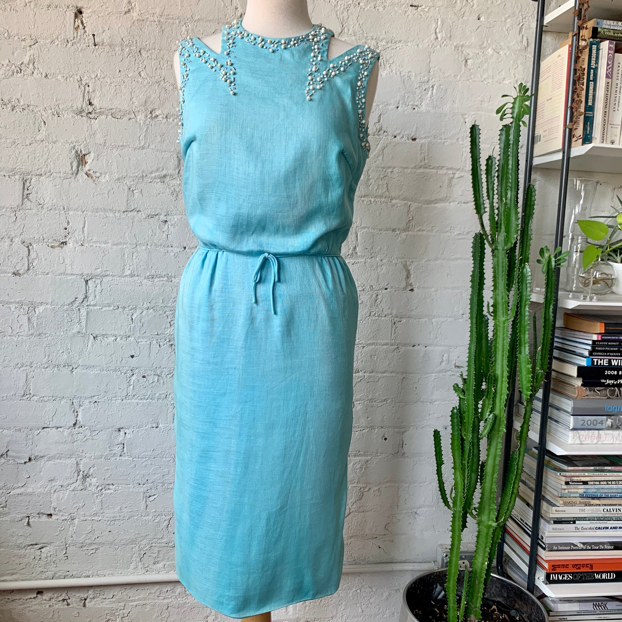 1950s-1960s Linen Wiggle Dress In Robin Egg Blue Eyes of Wise 1950s-1960s Linen Wiggle Dress In Robin Egg Blue Eyes of Wise