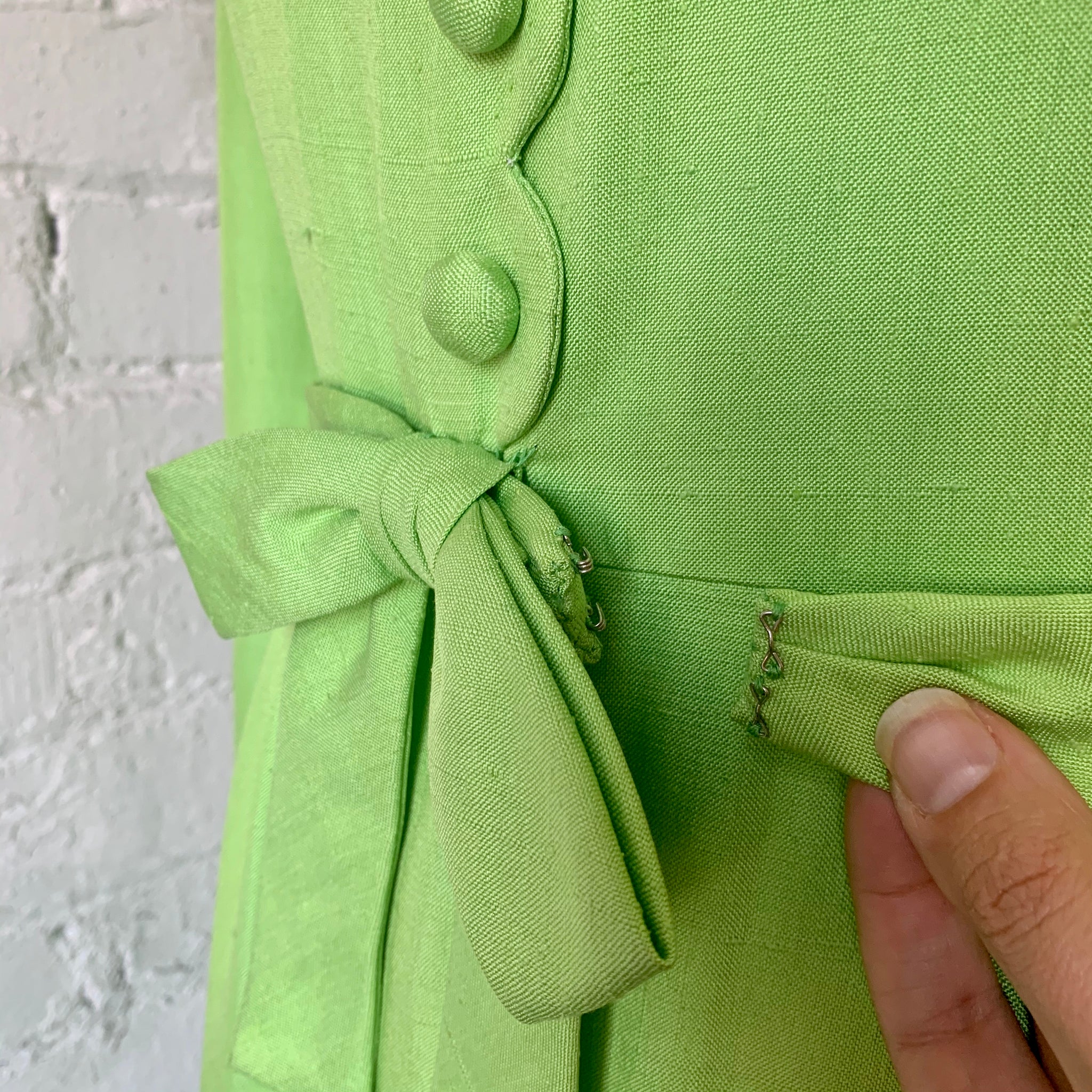 1960s Bright Chartreuse Green Long Sleeve Linen Dress Eyes of Wise 1960s Bright Chartreuse Green Long Sleeve Linen Dress Eyes of Wise