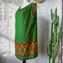 Load image into Gallery viewer, 1970s Kelly Green Paisley Shift Dress / Tunic
